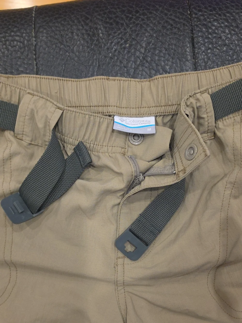 Columbia Women Tan Elastic Waist Outdoor Shorts with Integrated Belt